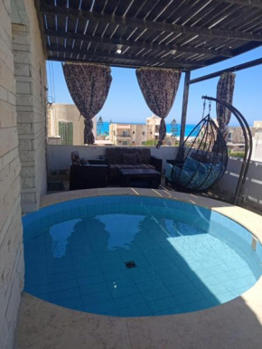 Roof 2 Bedrooms sea view Green Beach 150
